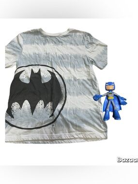 Boys Sz XL Dc Justice League Batman Tshirt with action figure